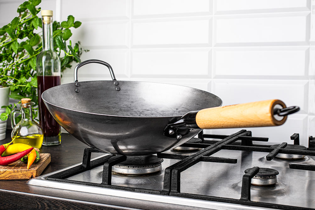 WOK ze stali węglowej - oryginalny ręcznie kuty - 32 cm